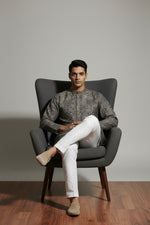 Veshbhoshaa Men's Grey Geometric Sequence Kurta Pajama Set