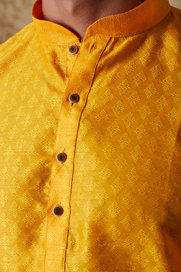 Bluesaanchi Banarsi Silk Yellow Kurta Set - Veshbhoshaa